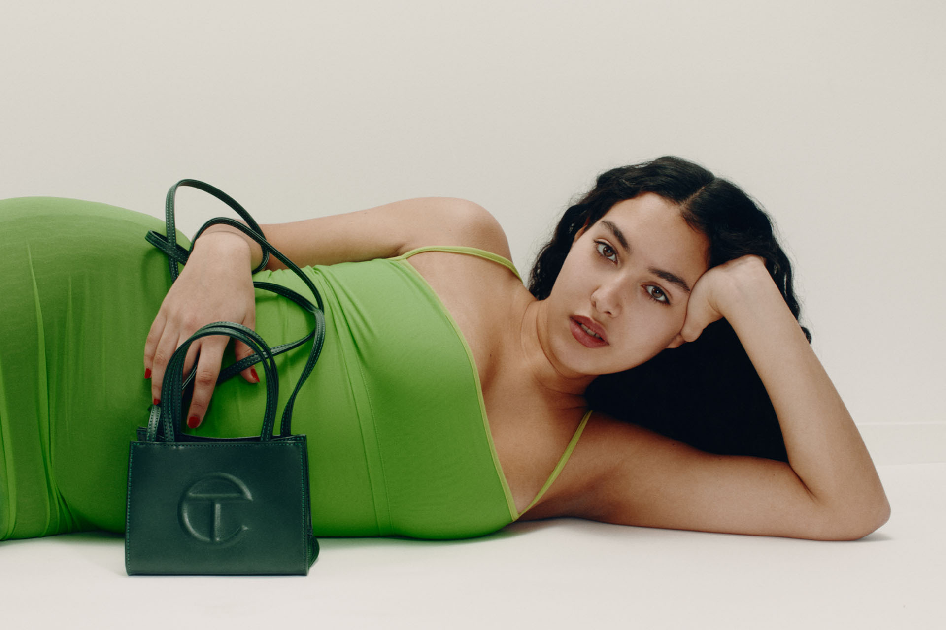Resale Revolution: i dati dell’Impact Report 2023 di Vestiaire Collective