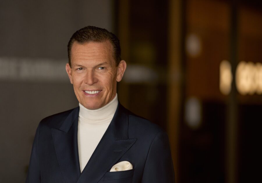 Hugo Boss chiude il 2025 sopra le attese ma prepara un 2026 di transizione