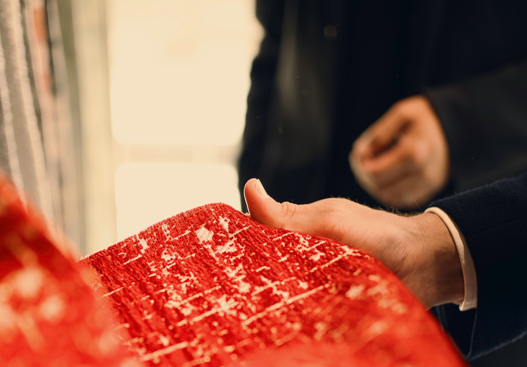 Lvmh investe sulla tradizione della seta