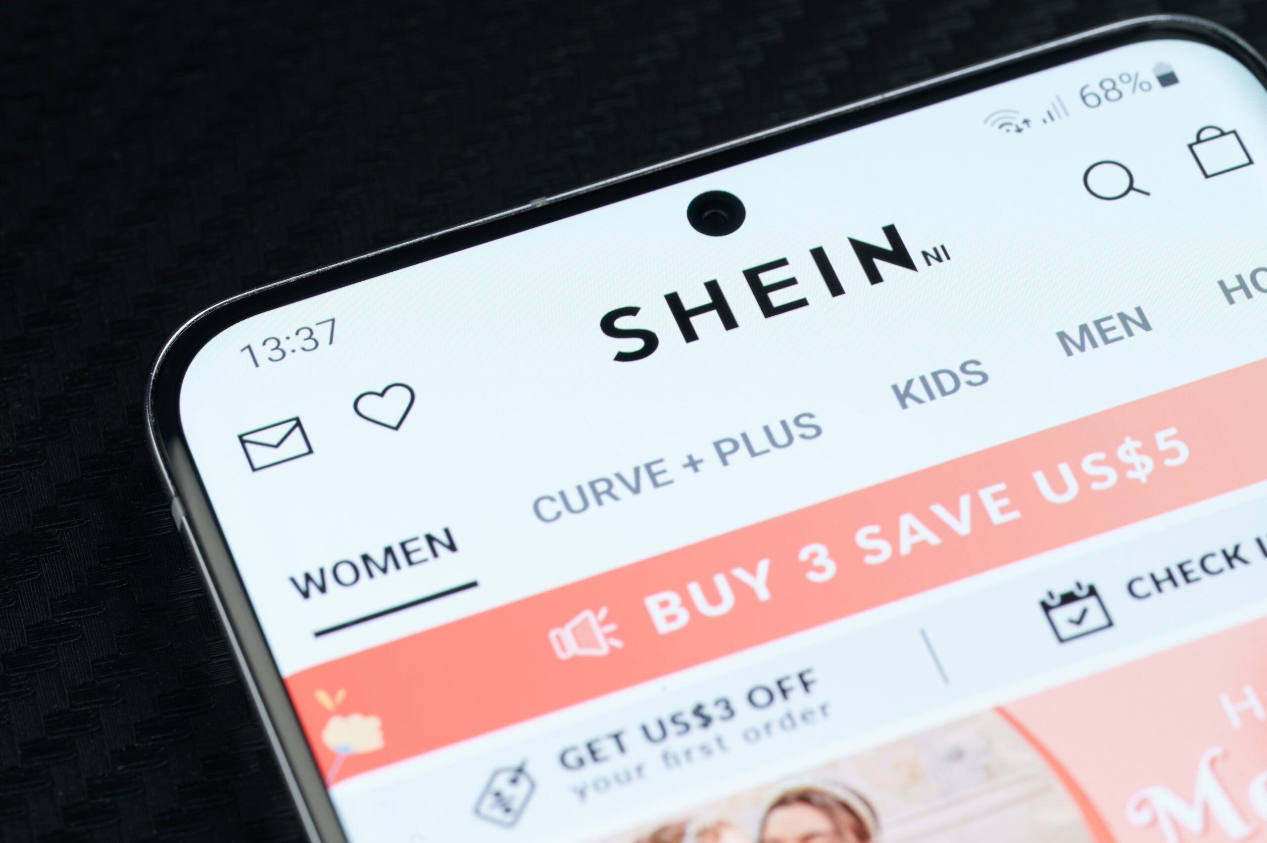 Shein verso la Borsa di Hong Kong: arriva il via libera dopo tre tentativi