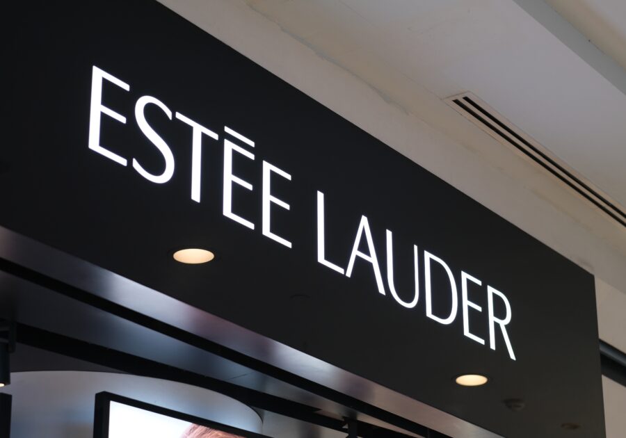 Fusione in vista tra Estée Lauder e Puig