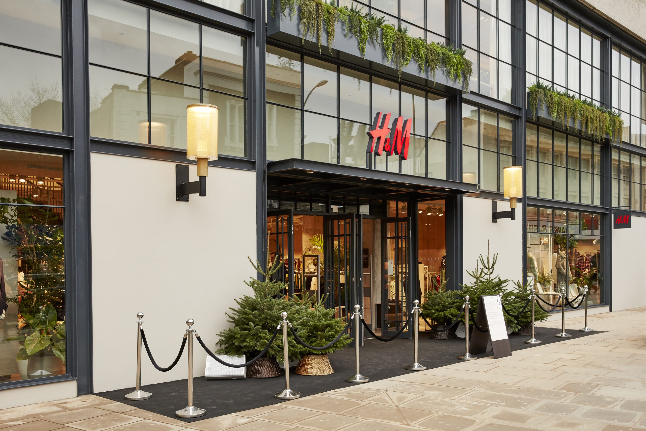 La crisi nel Mar Rosso pesa su H&M, spostate alcune campagne