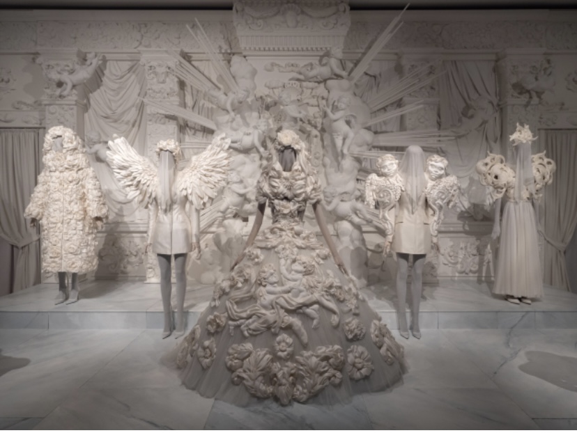 Dal cuore alle mani, in mostra l’arte di Dolce e Gabbana