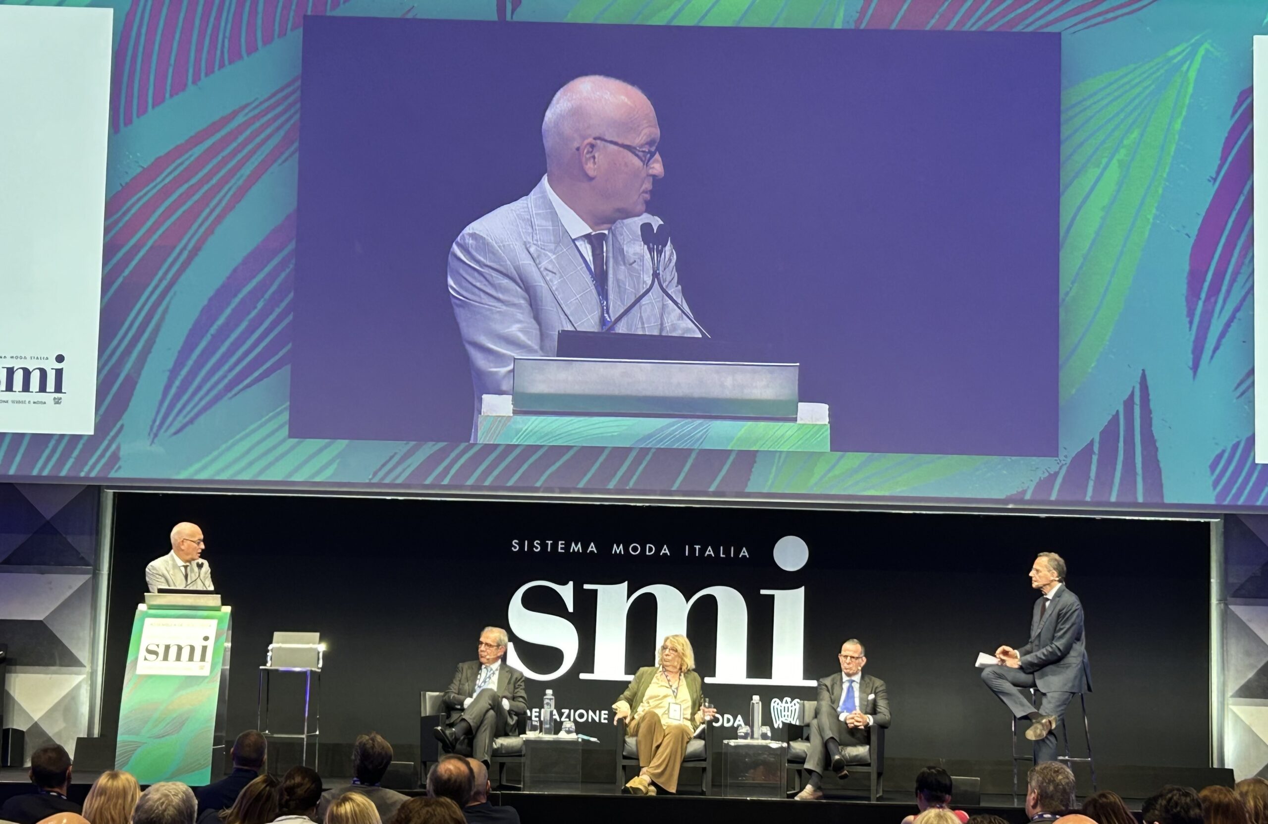 Moda in frenata nel 2024. Ma il tessile soffre di più