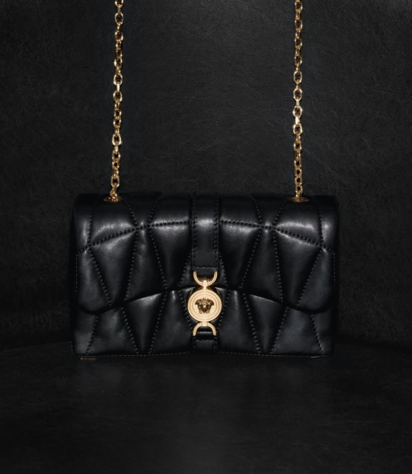 Versace, il nodo del prezzo e quell’antico interesse di Bizzarri