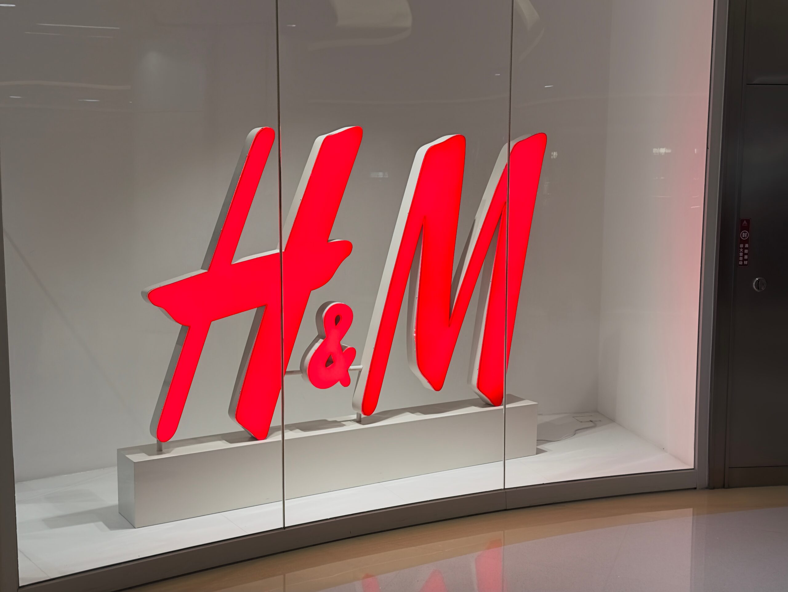H&M, avvio lento per le vendite primaverili, azioni in calo