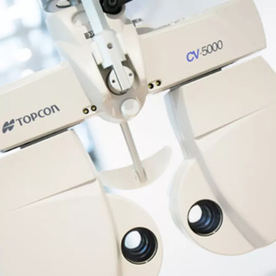EssilorLuxottica entra nelle cliniche oftalmiche
