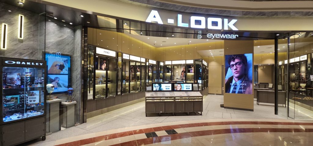 EssilorLuxottica si rafforza in Malesia