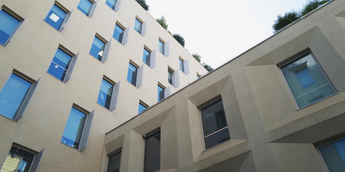 EssilorLuxottica accelera ancora: ricavi in crescita e spinta dagli smart glasses