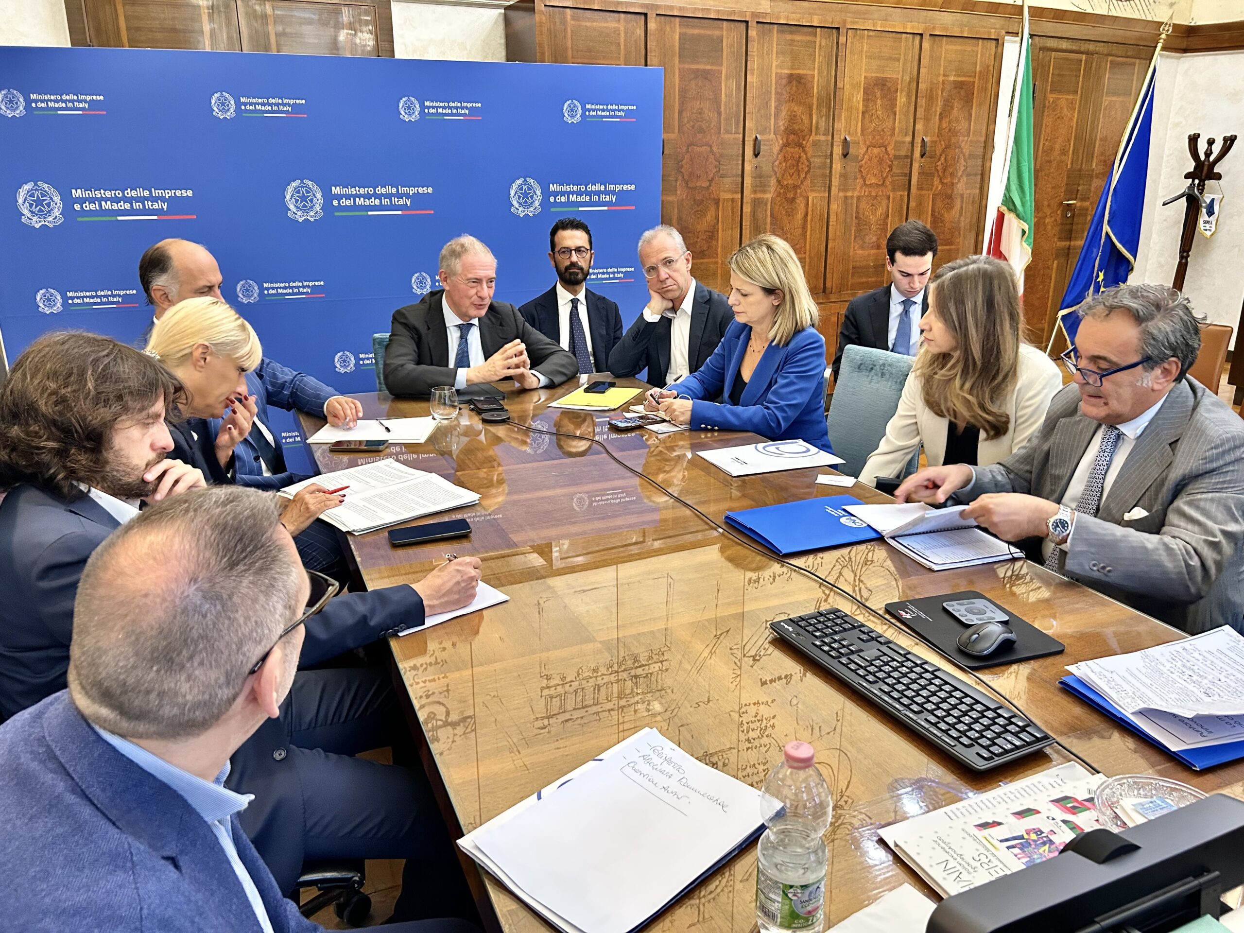 Urso, sistema moda compatto contro chi lo attacca