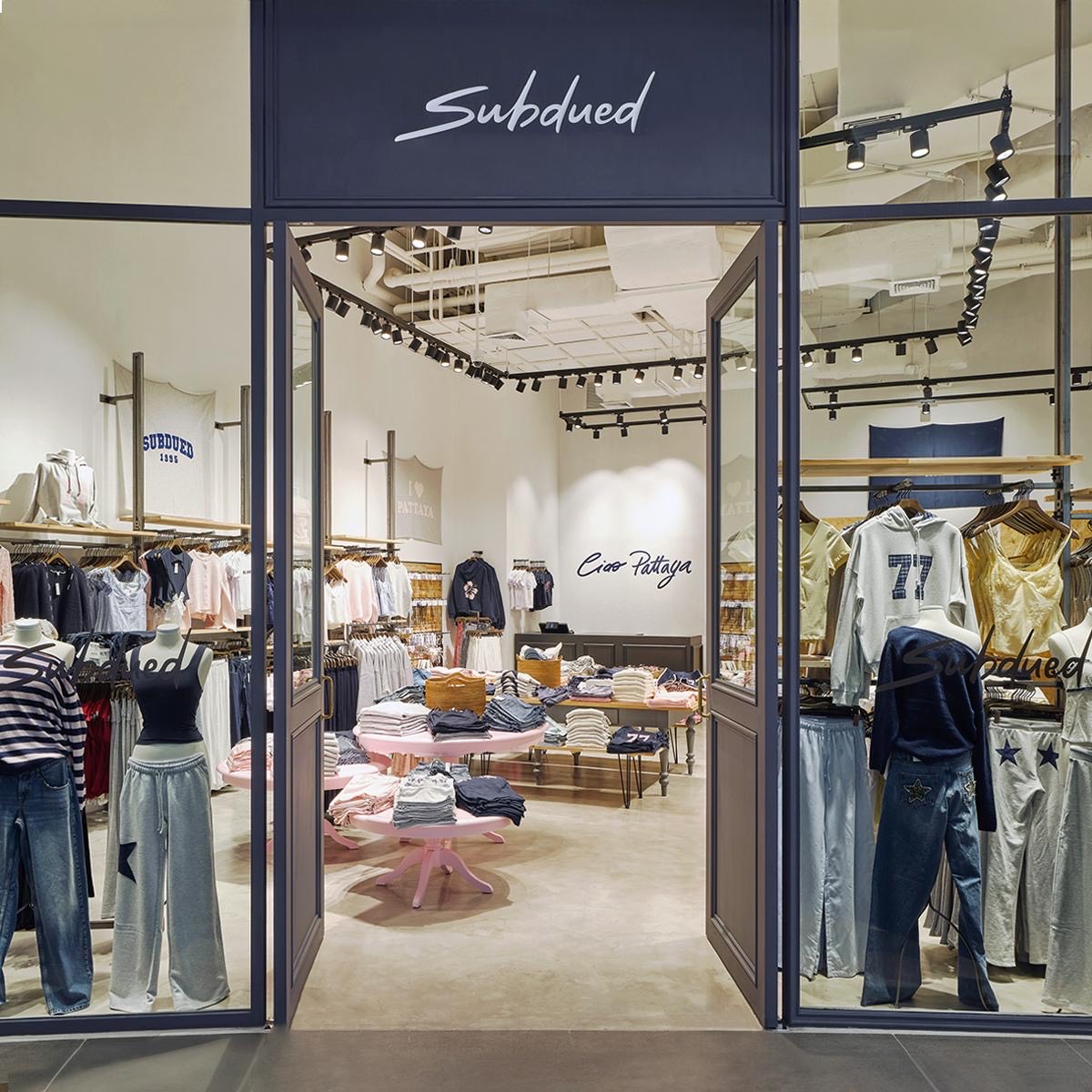 Subdued entra in Thailandia