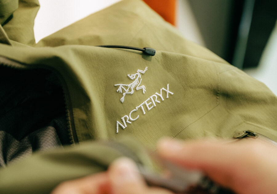 Anta, con Puma inizia il risiko dello sportswear globale. Arc’teryx è l’asso nella manica