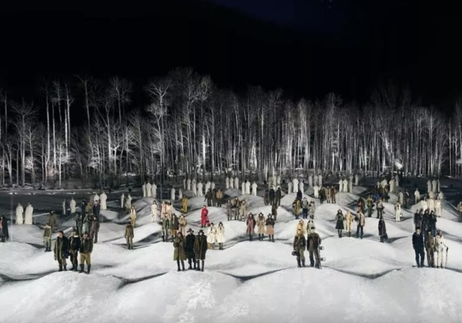 Moncler chiude il 2025 con ricavi stabili a 3,1 miliardi