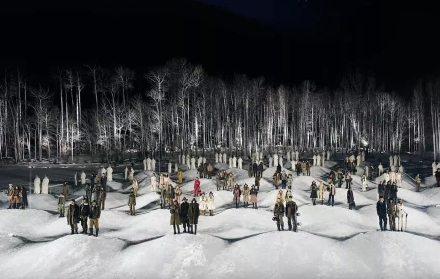Moncler chiude il 2025 con ricavi stabili a 3,1 miliardi