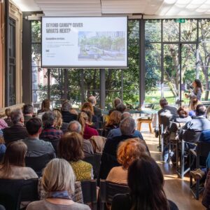 Prada porta il verde urbano in classe: a Milano 100 scuole studiano gli alberi della città
