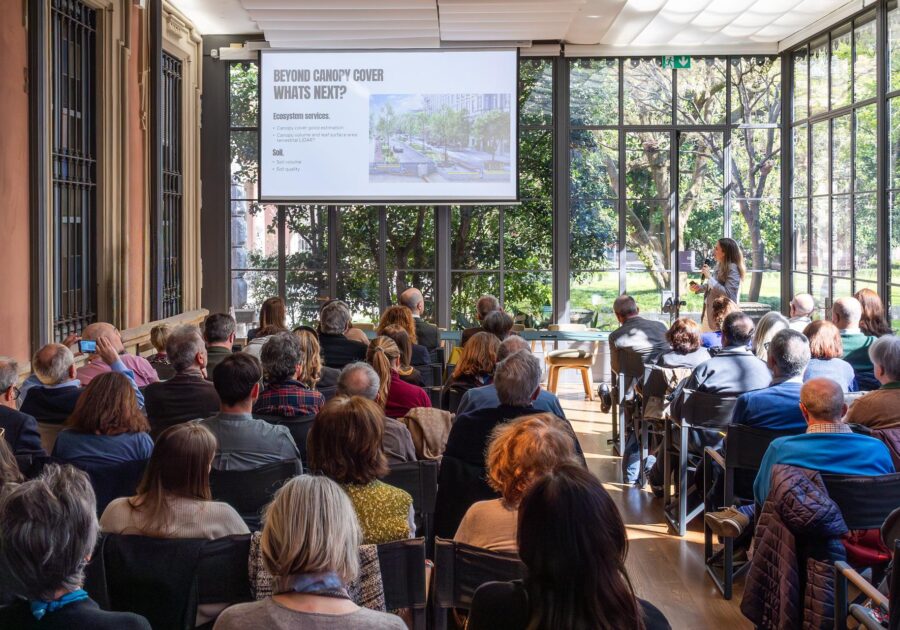 Prada porta il verde urbano in classe: a Milano 100 scuole studiano gli alberi della città