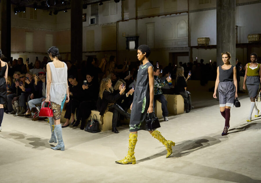 Prada sottovalutata, Dior e Moncler corrono: i marchi su cui scommettere nel 2026