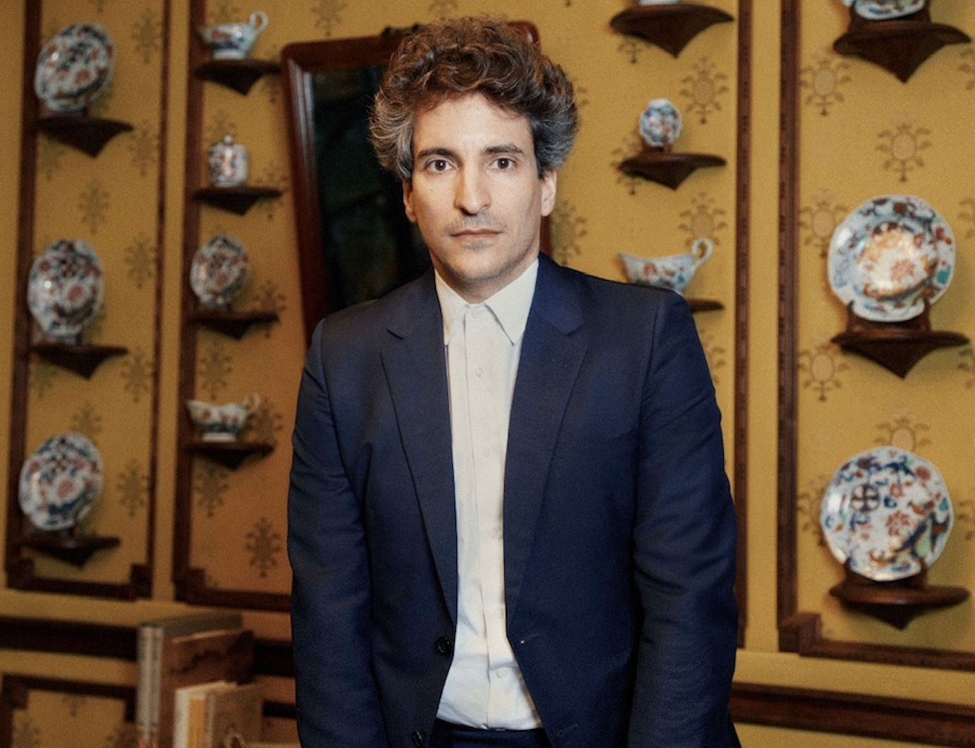 Il piano di Bertelli per Versace: alta moda, meno sconti e fine dei sotto-marchi