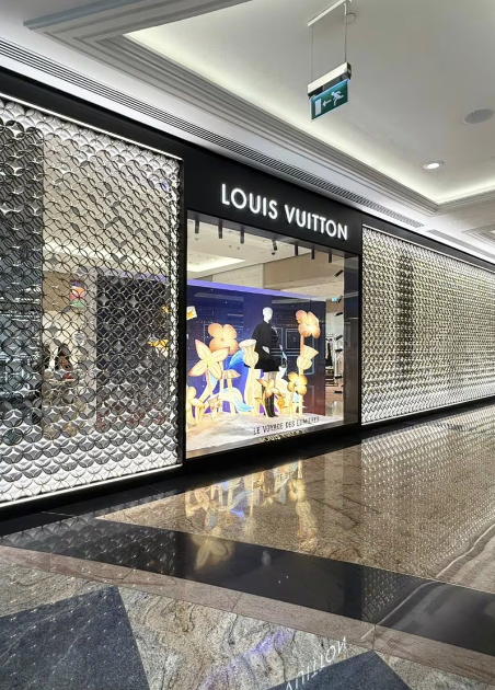 Il conto della guerra: a Dubai vendite a -60% e fino a 5mila dollari in più per un container