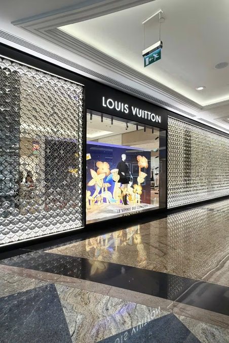 Il conto della guerra: a Dubai vendite a -60% e fino a 5mila dollari in più per un container