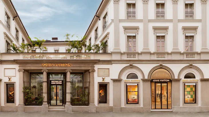 Il lusso continua ad aprire negozi: 96 nuovi store in Europa nonostante il mercato lento