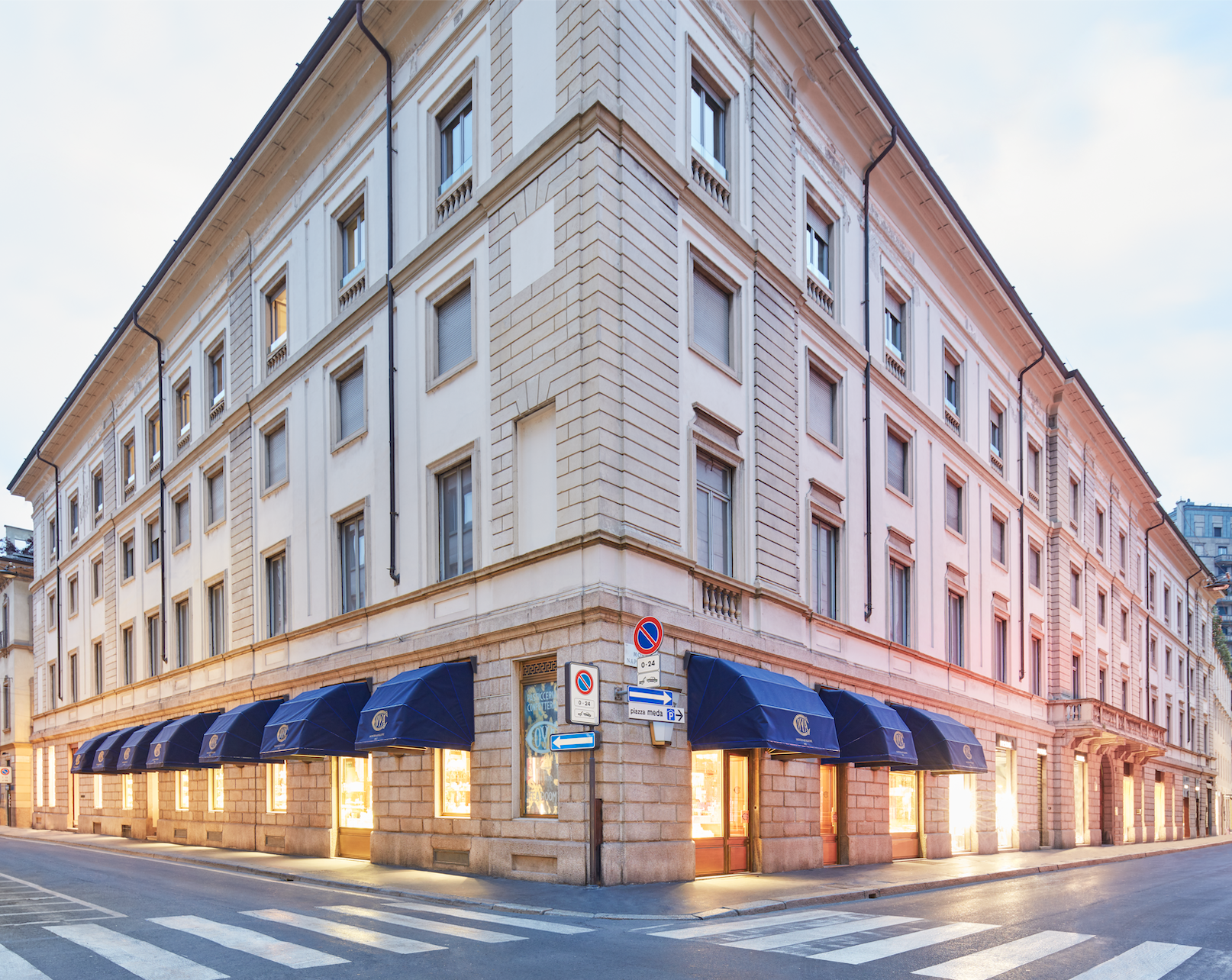 Kering monetizza Monte Napoleone 8: accordo da 729 milioni subito e 432 milioni differiti