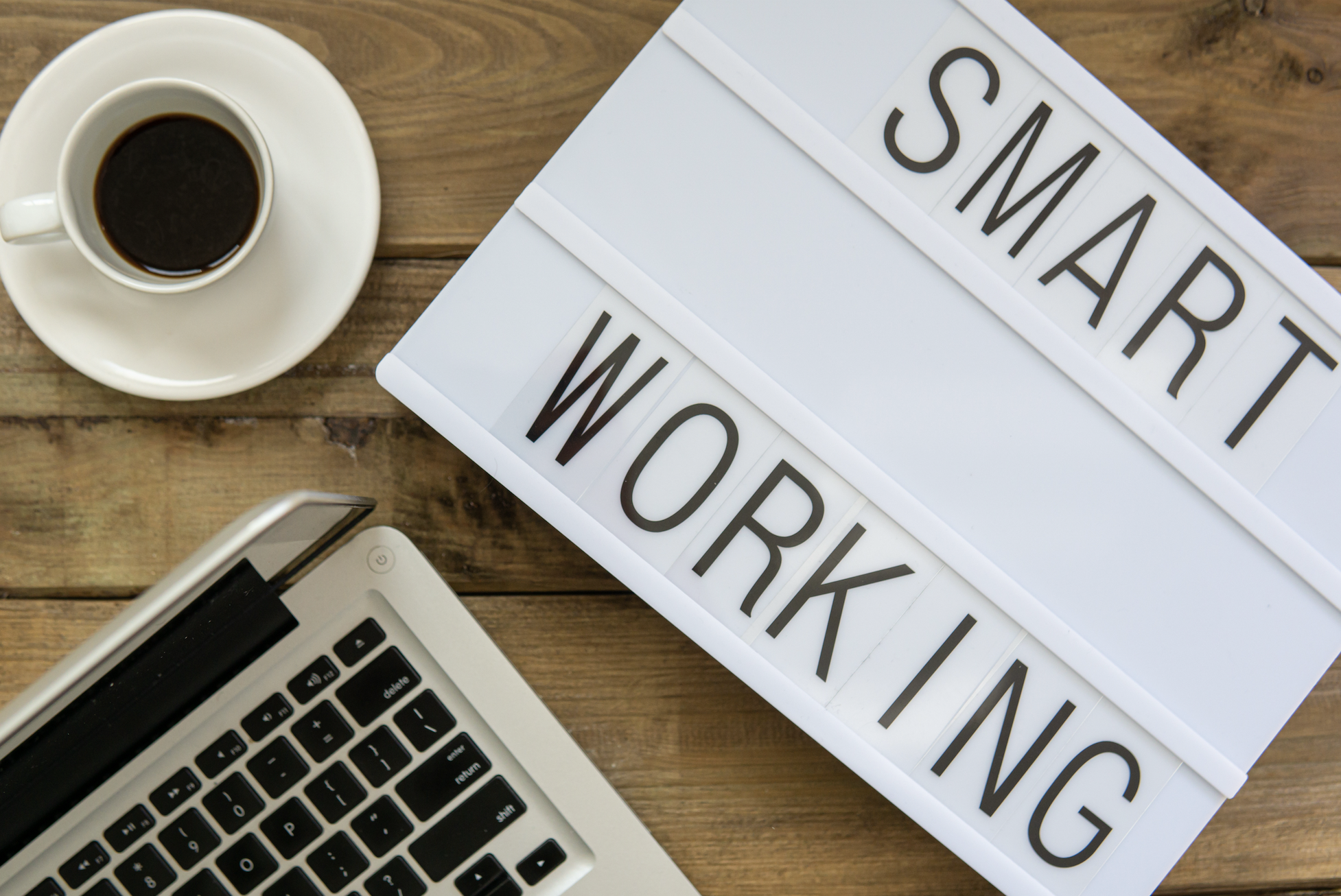 Smart working, si fa sul serio: arrivano le sanzioni penali per chi non tutela i lavoratori da remoto