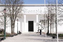 La moda diventa arte alla Biennale di Venezia