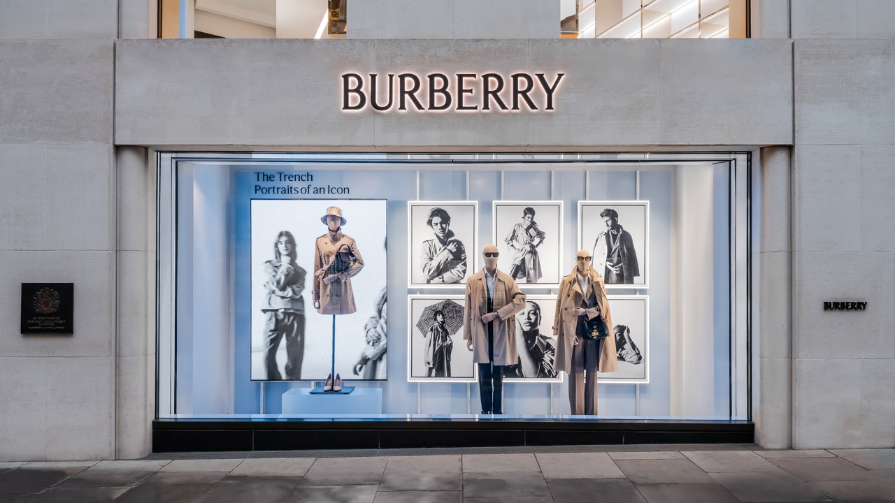 Burberry risultati in crescita ma pesa la crisi in Medio Oriente
