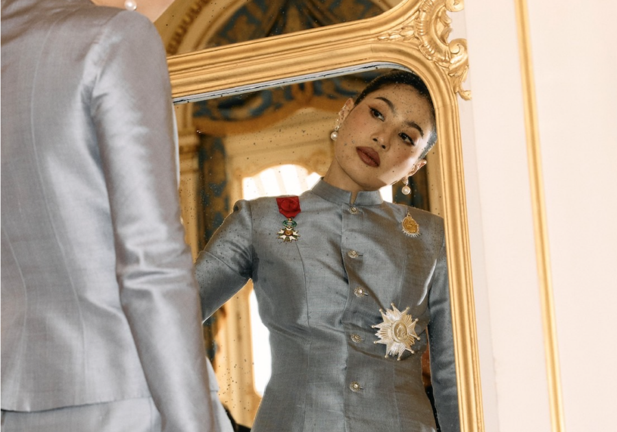 Légion d’honneur e mostra sugli abiti reali: è il momento della principessa Sirivannavari (e della Thailandia)