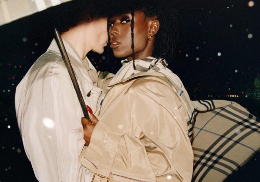 Burberry rinvia il target net zero al 2050: il lusso sta frenando sulla sostenibilità?