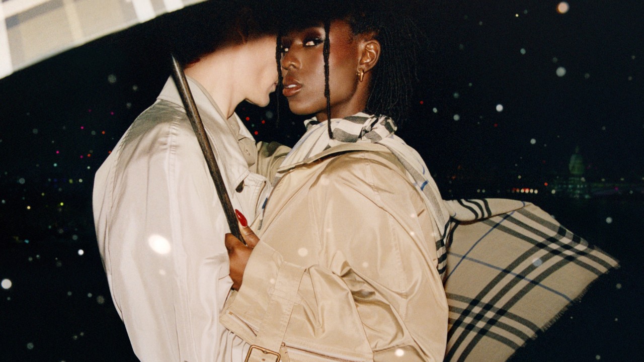 Burberry rinvia il target net zero al 2050: il lusso sta frenando sulla sostenibilità?