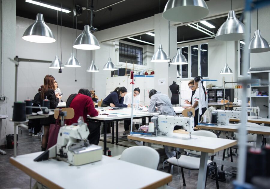 Afro Fashion x Accademia del Lusso: cinque borse per giovani creativi