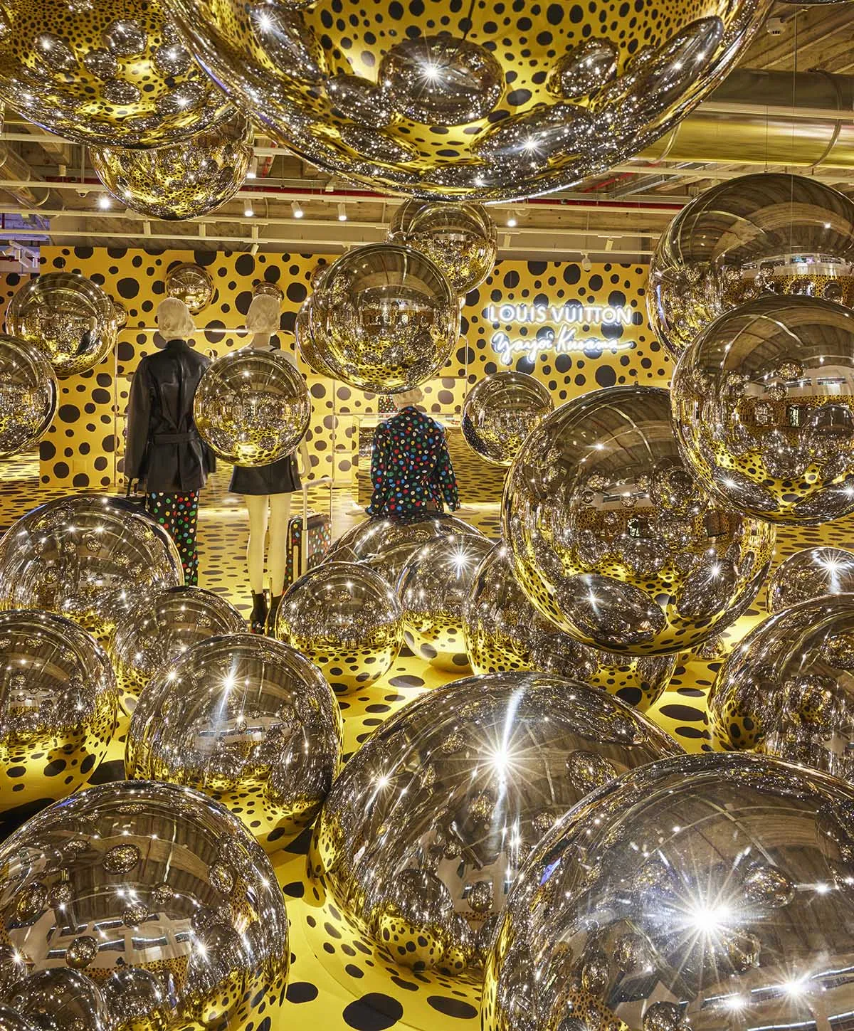 Addio a Yayoi Kusama, i pois che hanno conquistato anche Louis Vuitton