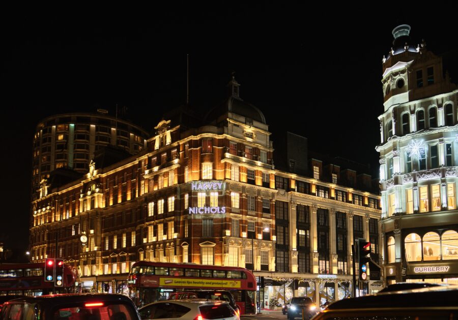 Frasers group muove ancora e compra i grandi magazzini di Harvey Nichols, i preferiti di Lady Diana