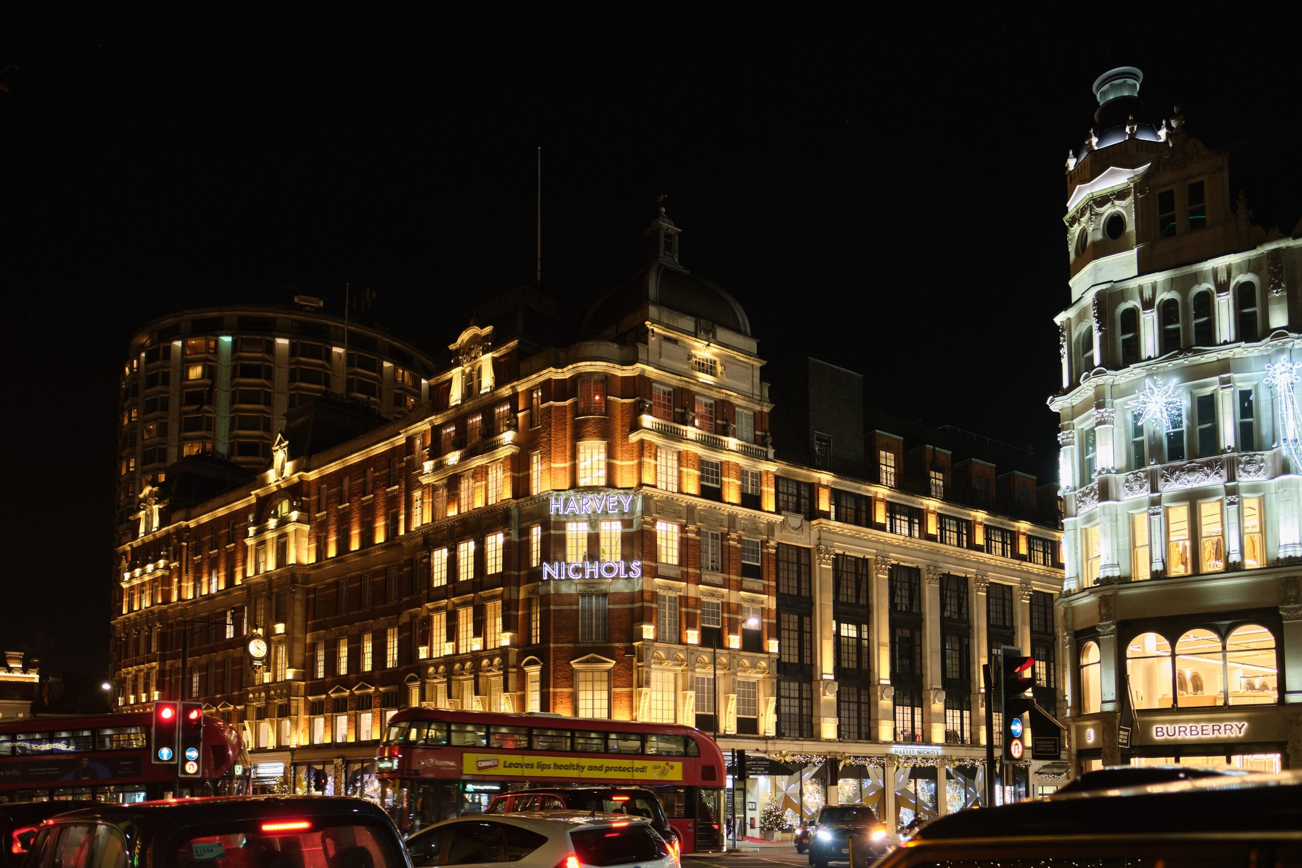 Frasers group muove ancora e compra i grandi magazzini di Harvey Nichols, i preferiti di Lady Diana