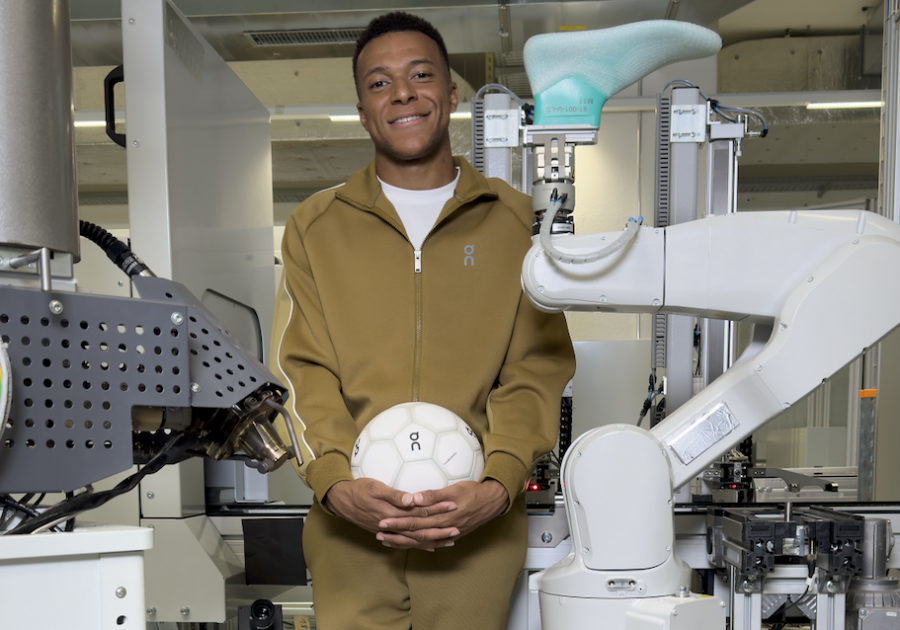 On entra nel calcio e “ruba” Mbappé a Nike: la sida nello sportswear si accende