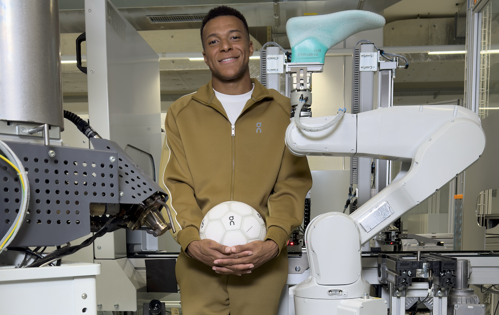 On entra nel calcio e “ruba” Mbappé a Nike: la sida nello sportswear si accende