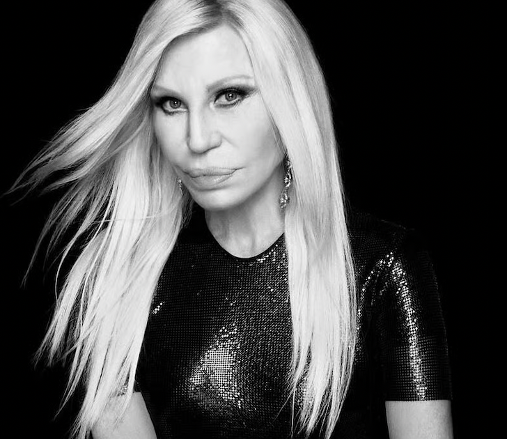 Donatella Versace riparte da un nuovo brand: “Voglio parlare alla nuova generazione”