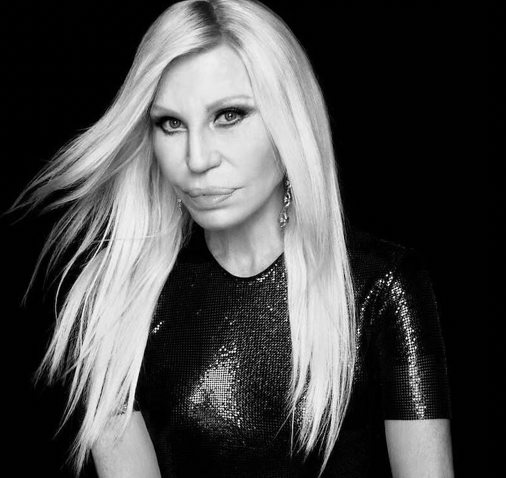 Donatella Versace riparte da un nuovo brand: “Voglio parlare alla nuova generazione”