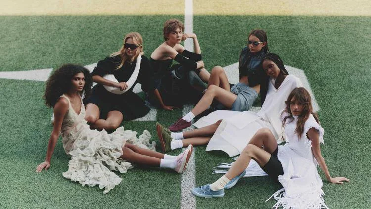 La Fashion Week è da record, ma la moda italiana frena: fatturato 2026 atteso in calo dell’1,6%
