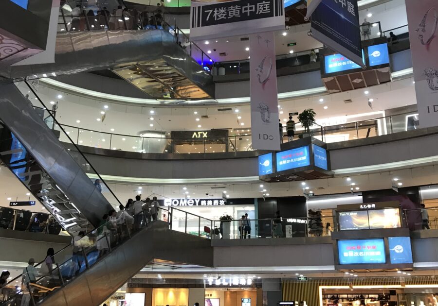 La Cina non torna a comprare lusso. E la ripresa a U diventa una L